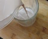 A picture of step 3 of Chocolate vanilla milkshake.
