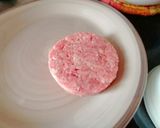 Foto del passaggio 2 della ricetta Hamburger genuini fatti in casa🍔🥩🥕🥬🌽🍋