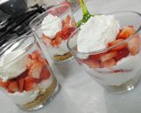 Foto del paso 8 de la receta: Vasitos de fresas con crema de queso