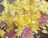 Foto del paso 2 de la receta: Tostadas con huevo y Salame