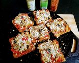 एक्झॉटिक व्हेज ब्रेड पिझ्झा (Exotic Bread Pizza Recipe In Marathi) रेसिपी स्टेप 3 फोटो 