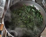 Foto del passaggio 1 della ricetta Gnocchi con stracchino e spinaci