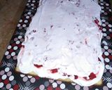 A picture of step 4 of Strawberries cake.