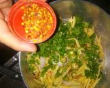 A picture of step 3 of Chips pakoray.
