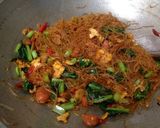 Foto langkah ke 1 dari resep Soun goreng kecap manis.