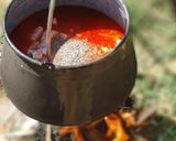 Pincepörkölt bográcsban recept fázis 3 fotója