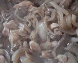 Foto del paso 3 de la receta: Carnes encebolladas con puré