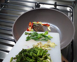 Foto langkah ke 2 dari resep Tetelan salmon pedas.