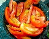 A picture of step 3 of Som Tam / Thai Green Papaya Salad.