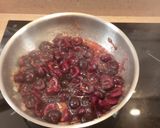 Foto del paso 3 de la receta: Salsa de cerezas y reducción al vino tinto (para acompañar carnes)