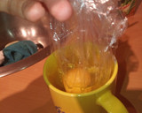Foto del paso 5 de la receta: Sopa de tomate y huevo poche en MC