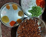 A picture of step 1 of Desi Chana sabji.