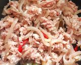 รูปขั้นตอนการทำที่ 1 ของ "ยำแหนมสด" 🐖🌶😋Spicy Sour Pork Salad