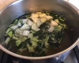 Une image de l'étape 3 de Soupe de brocolis courgettes poireau et pommes de terre aux épices.