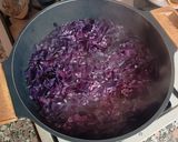 Foto del passaggio 3 della ricetta Risotto non risotto con cavolo cappuccio viola, parmigiano e granella di noci