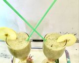 A picture of step 4 of Green Apple Kiwi shake.