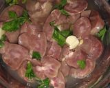 Foto del paso 2 de la receta: Riñones a la provenzal en el disco