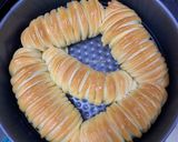 Foto langkah ke 4 dari resep Soft Roll Bread.