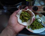 A picture of step 3 of Brocolli paratha.