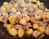 Foto del paso 2 de la receta: Espaguetis de calabacín con patatas y carne