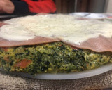 Foto del paso 3 de la receta: Tortilla de guisantes (arvejas) con jamón y queso🥕🥬