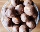 A picture of step 5 of Ragi ladoo.