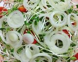 Hình bước làm 4 của món Salad Rau Mầm Cá Hộp