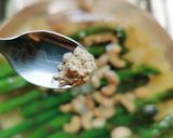Foto del paso 3 de la receta: Crema de espárragos con nuez de la India