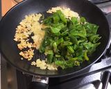 Une image de l'étape 6 de Filets de lieu noir aux oignons, poivrons et anis vert.