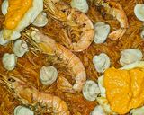 Foto del paso 5 de la receta: Fideuá de merluza y gambas langostineras