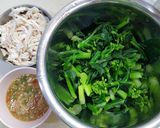 รูปขั้นตอนการทำที่ 2 ของ ยำเบบี้บล็อคโครี่อกไก่