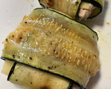 Foto del paso 4 de la receta: Saquitos de calabacín rellenos de langostinos y atún