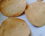 Foto del paso 4 de la receta: Totopos y tostadas de tortilla de maíz