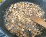 Foto del paso 4 de la receta: Ous trencats amb gules, sèpia i gamba vermella