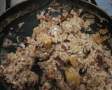 Foto del paso 3 de la receta: Recalentado de judías con arroz, huevos y salchichas