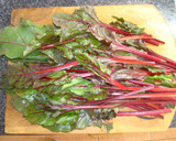 Foto del paso 1 de la receta: ENSALADA HOJAS DE BETARRAGAS CON LIMONETA DE MOSTAZA. JON STYLE
