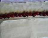 Foto del passaggio 4 della ricetta Girella di sfoglia alle ciliegie