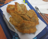 Foto del paso 3 de la receta: Gallo adobado y empanado con papas cocidas y mojo de pimiento