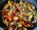Foto del paso 4 de la receta: Vegetales salteados con salsa soja dulce y picante🥘🥙🌮