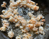 A picture of step 3 of Shrimp Spring Roll.