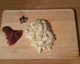 A picture of step 2 of Chicken liver with cloves.