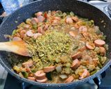 Une image de l'étape 25 de Lentilles corail aux saucisses, légumes, pistaches et coriandre.