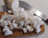 Foto del paso 1 de la receta: Ensalada de alubias de bote, daikon y huevo cocido