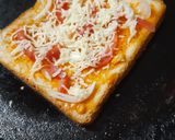 A picture of step 3 of Schezwan bread sandwich.