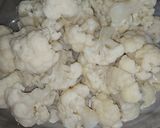 A picture of step 1 of Baked Cauliflower Florets.