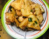 A picture of step 2 of Golden yam fried in egg with sauce🍽.