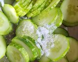 Foto langkah ke 1 dari resep Cucumber Salad (Salad Timun).