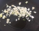 Foto del paso 2 de la receta Raviolis de trufa blanca con salsa de tomate especial