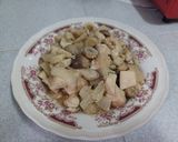 รูปขั้นตอนการทำที่ 6 ของ เห็ดฟางผัดอกไก่