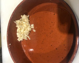 Foto del paso 2 de la receta: Pollo con fideos y gambones
